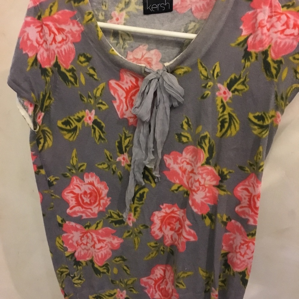 Knitted top with bow